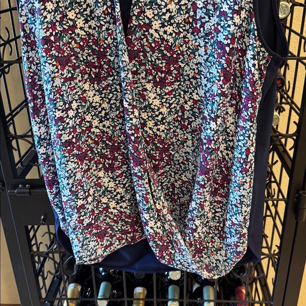 41 Hawthorn Floral Print Sleeveless Top - Picture 3 of 4